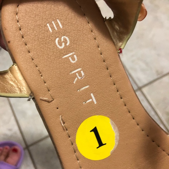 Gold Shoes 💛 - Picture 3 of 3